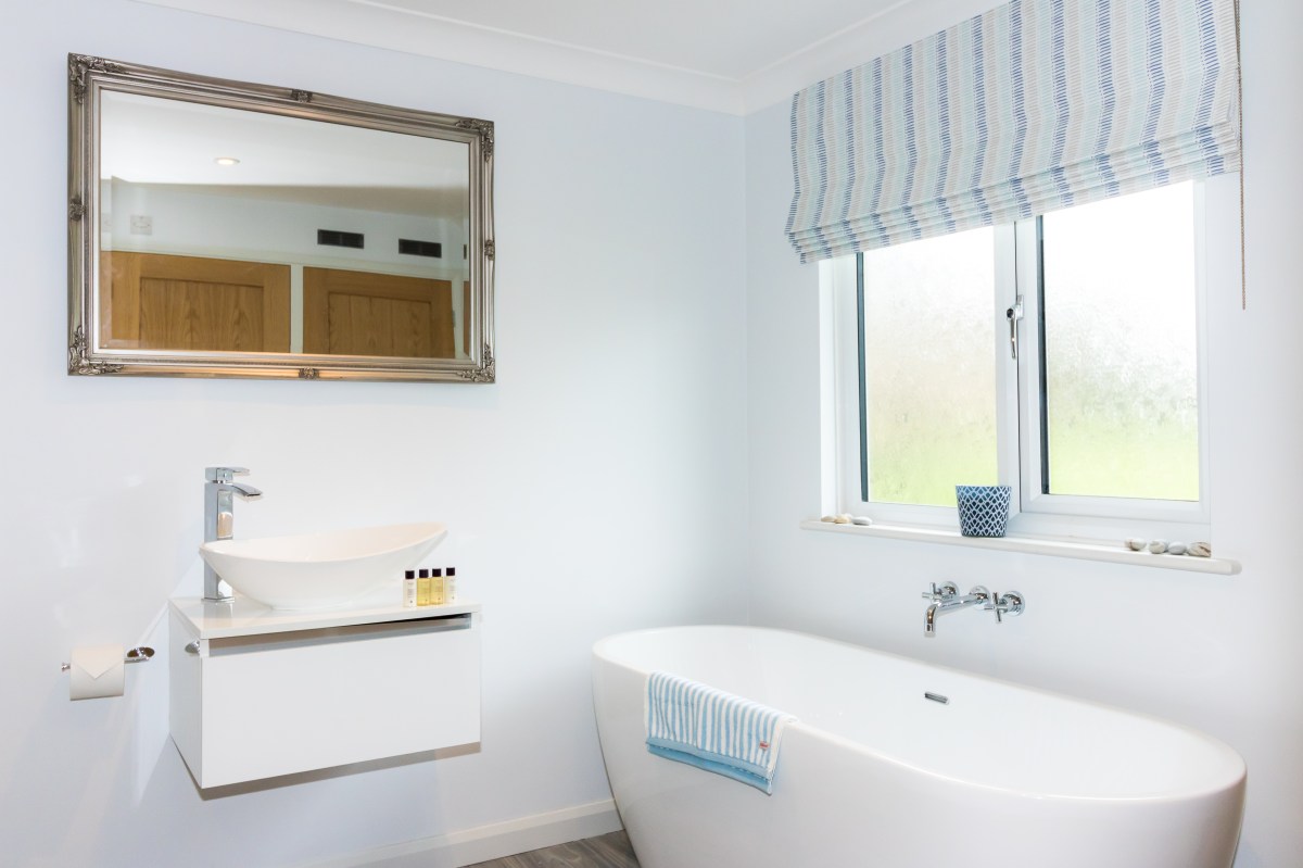 THE DELL COUNTRY HOLIDAY LET >> holiday let holiday home country retreat essex countryside essex holidays suffolk holidays suffolk tourism essex tourism suffolk countryside self catering accommodation boutique luxury welcome hamper visit essex visit suffolk family holiday staycation UK holiday UK break explore essex explore suffolk couples holiday relaxing holiday airbnb book direct home away from home colchester zoo colchester castle essex wedding venue essex wedding guest accommodation ipswich sudbury lavenham long melford