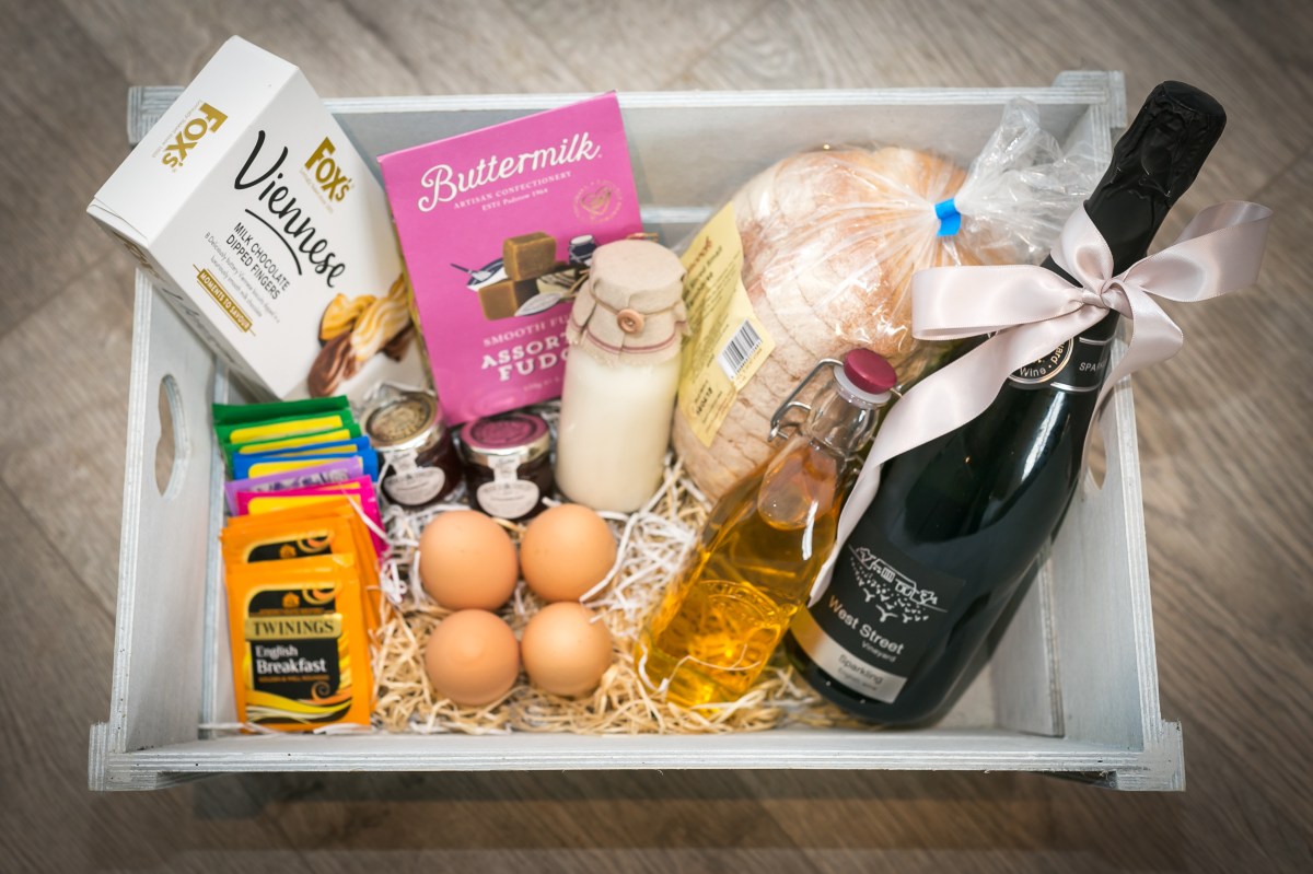 THE DELL COUNTRY HOLIDAY LET >> holiday let holiday home country retreat essex countryside essex holidays suffolk holidays suffolk tourism essex tourism suffolk countryside self catering accommodation boutique luxury welcome hamper visit essex visit suffolk family holiday staycation UK holiday UK break explore essex explore suffolk couples holiday relaxing holiday airbnb book direct home away from home colchester zoo colchester castle essex wedding venue essex wedding guest accommodation ipswich sudbury lavenham long melford